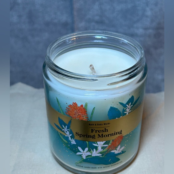 Bath & Body Works Fresh Spring Morning Single Wick Candle 7 Oz. - Picture 5 of 6